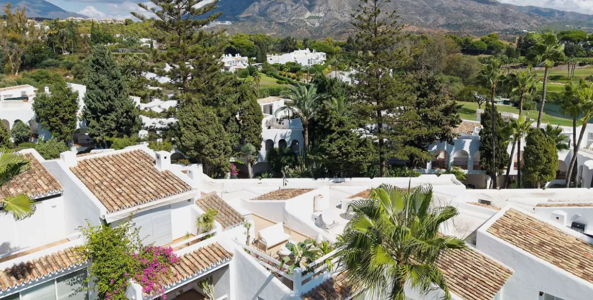 Sale of penthouse duplex in Nueva Andalucía 20