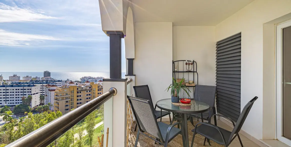 Sale of middle floor apartment in Estepona (district Estepona) 1