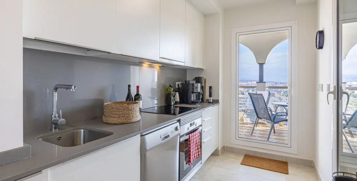 Sale of middle floor apartment in Estepona (district Estepona) 3