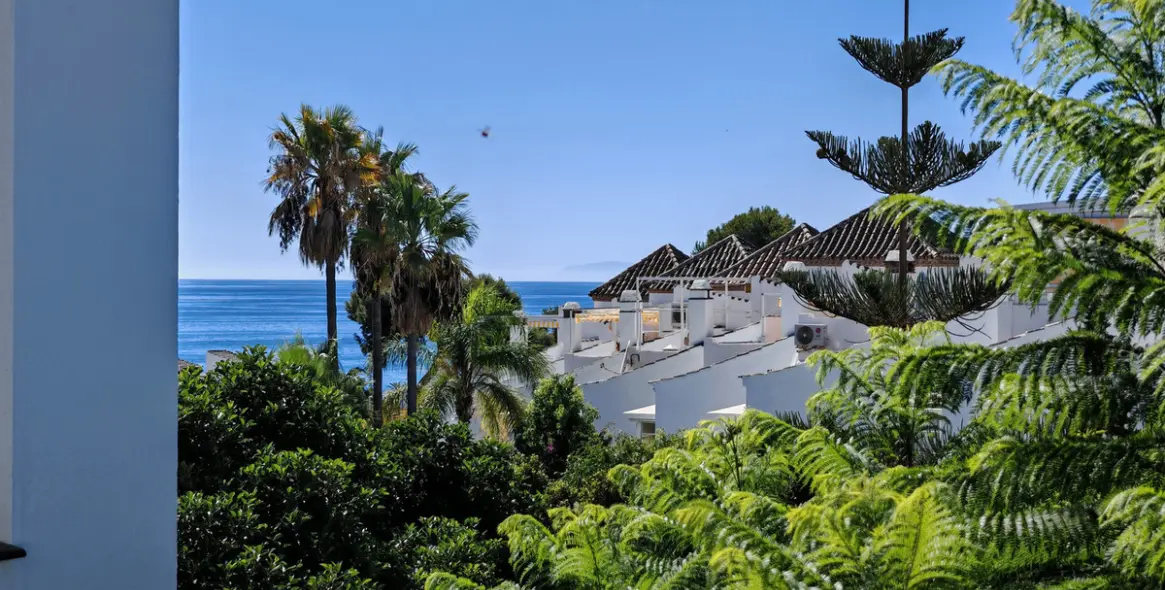 Sale of penthouse duplex in Costabella 8