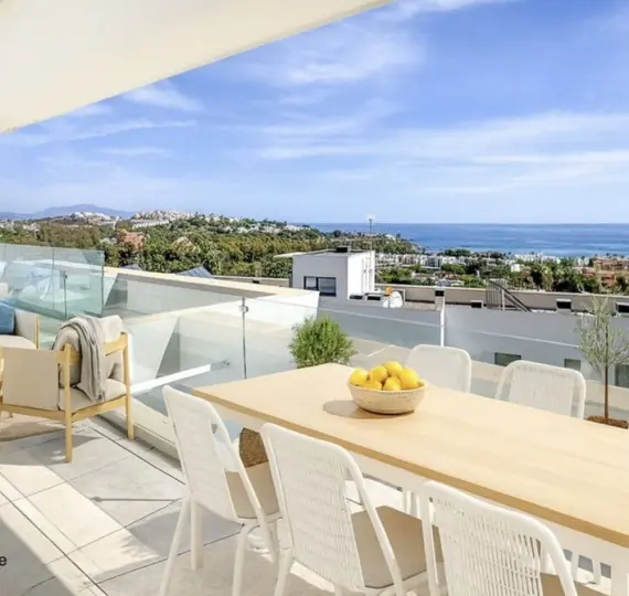 Sale of penthouse in Casares Playa
