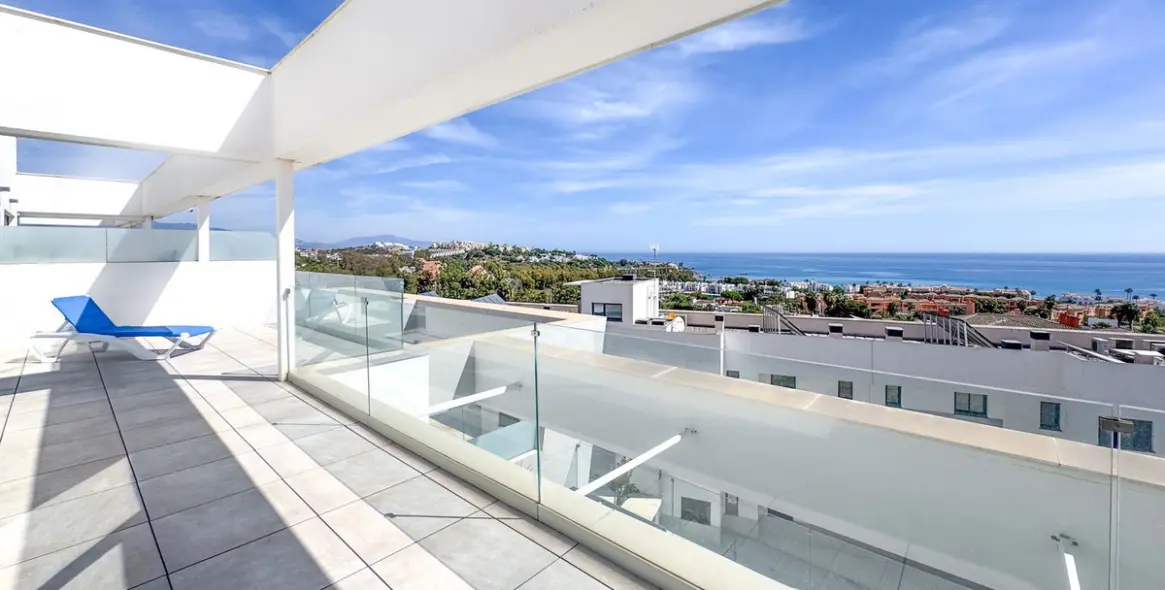 Sale of penthouse in Casares Playa 2