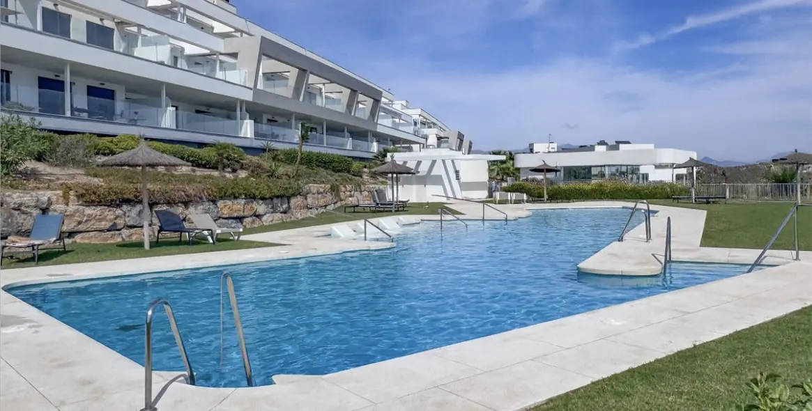 Sale of penthouse in Casares Playa 3
