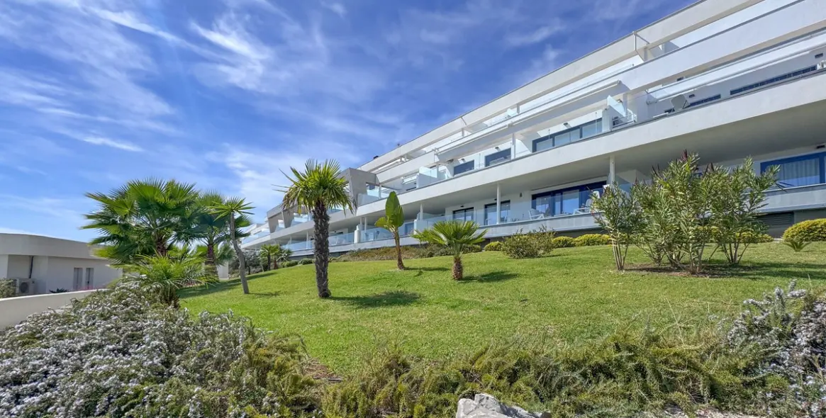 Sale of penthouse in Casares Playa 4