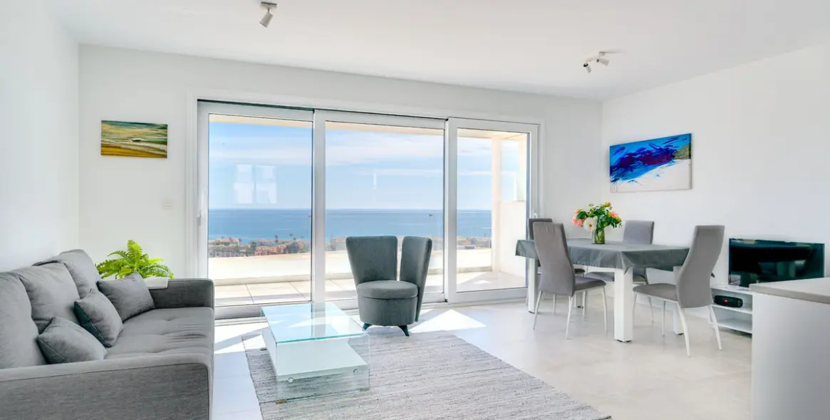 Sale of penthouse in Casares Playa 6