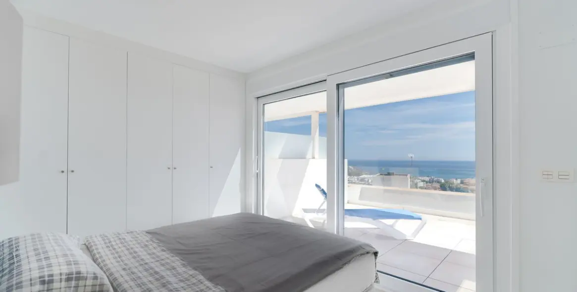 Sale of penthouse in Casares Playa 8