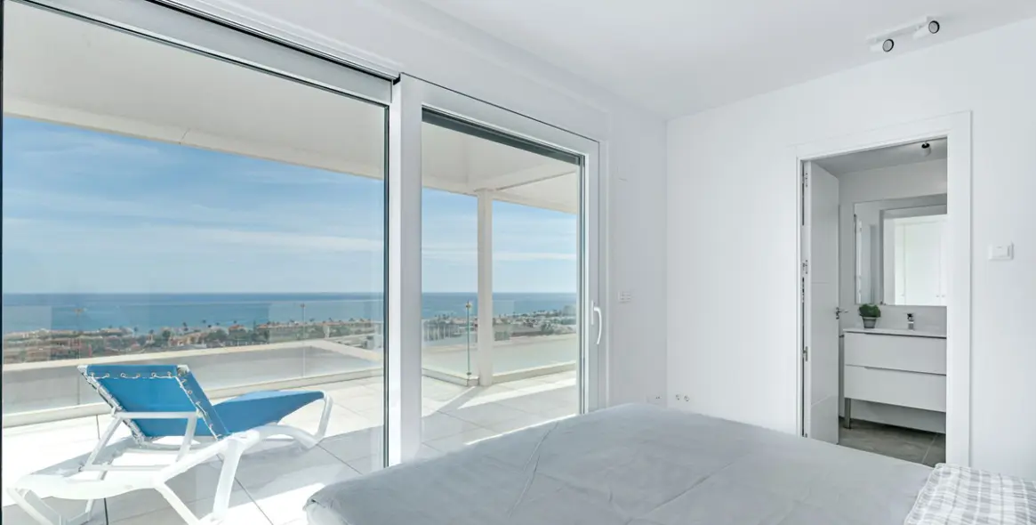 Sale of penthouse in Casares Playa 9