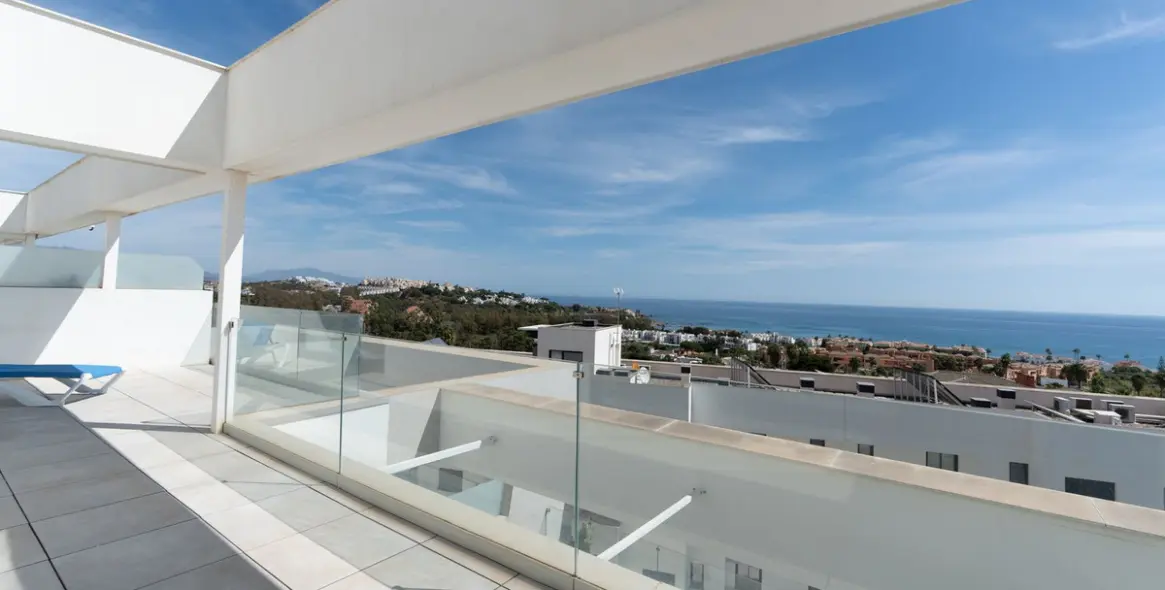 Sale of penthouse in Casares Playa 16