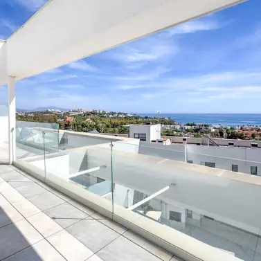 Sale of penthouse in Casares Playa