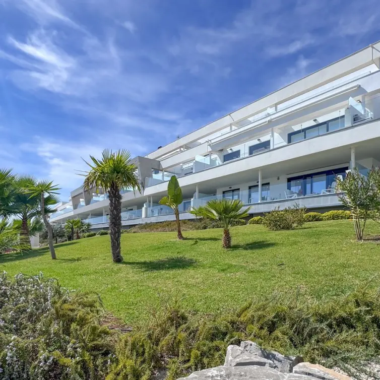 Sale of penthouse in Casares Playa