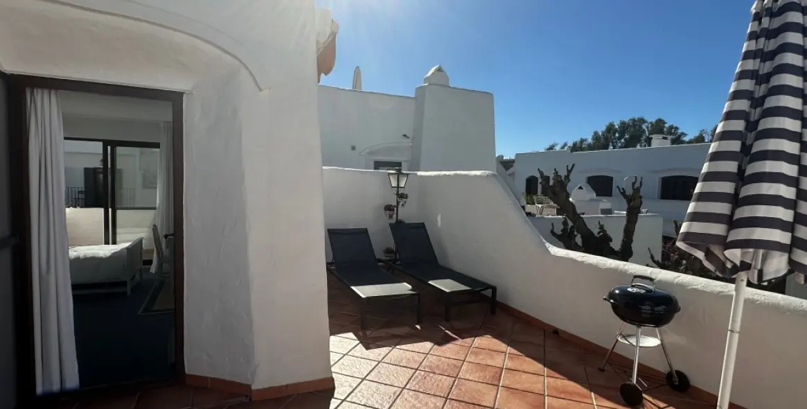 Sale of townhouse in Estepona 2