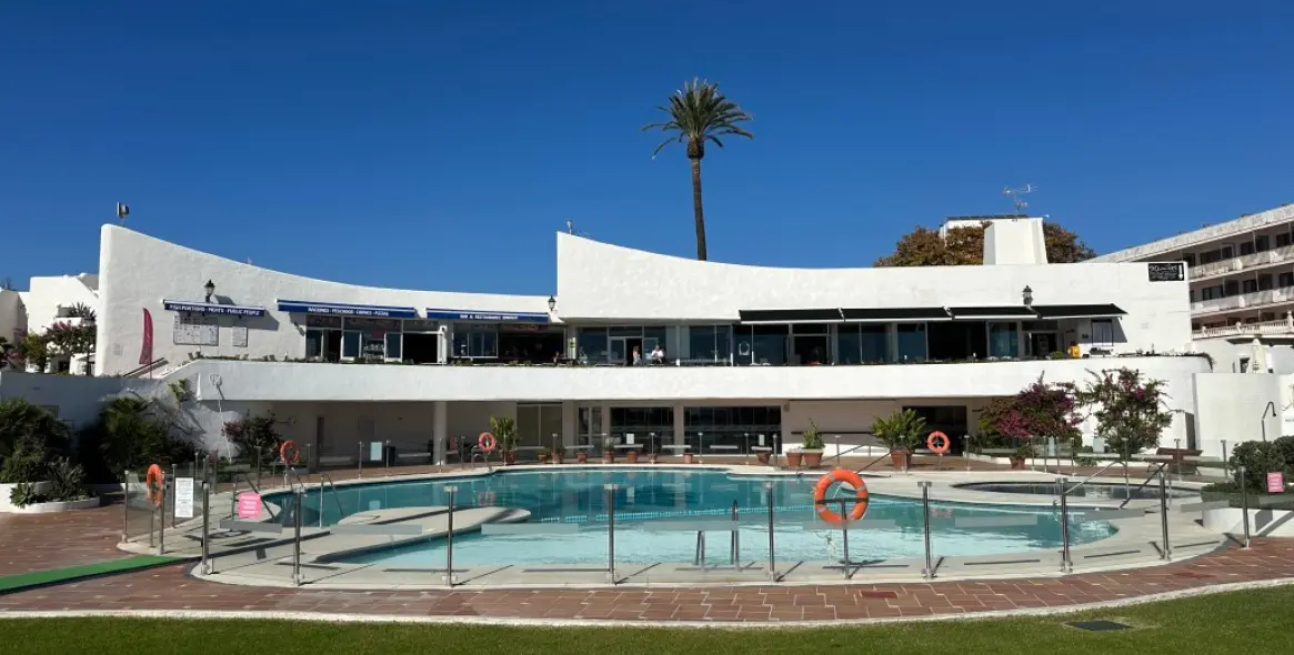 Sale of townhouse in Estepona 3