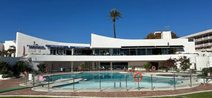 Sale of townhouse in Estepona 2