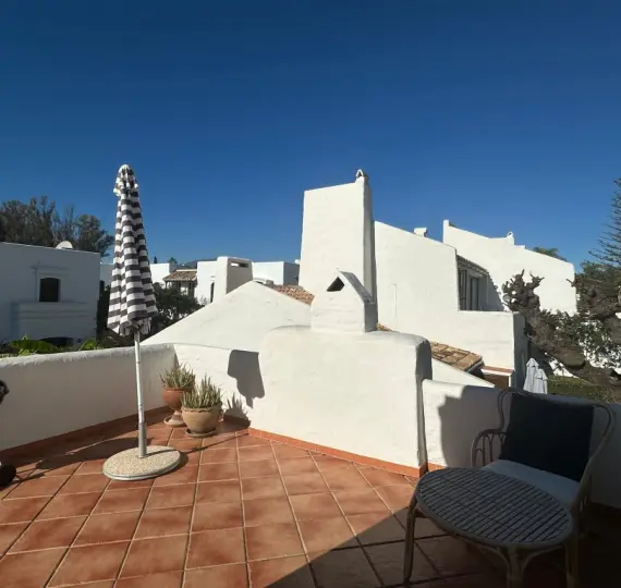 Sale of townhouse in Estepona