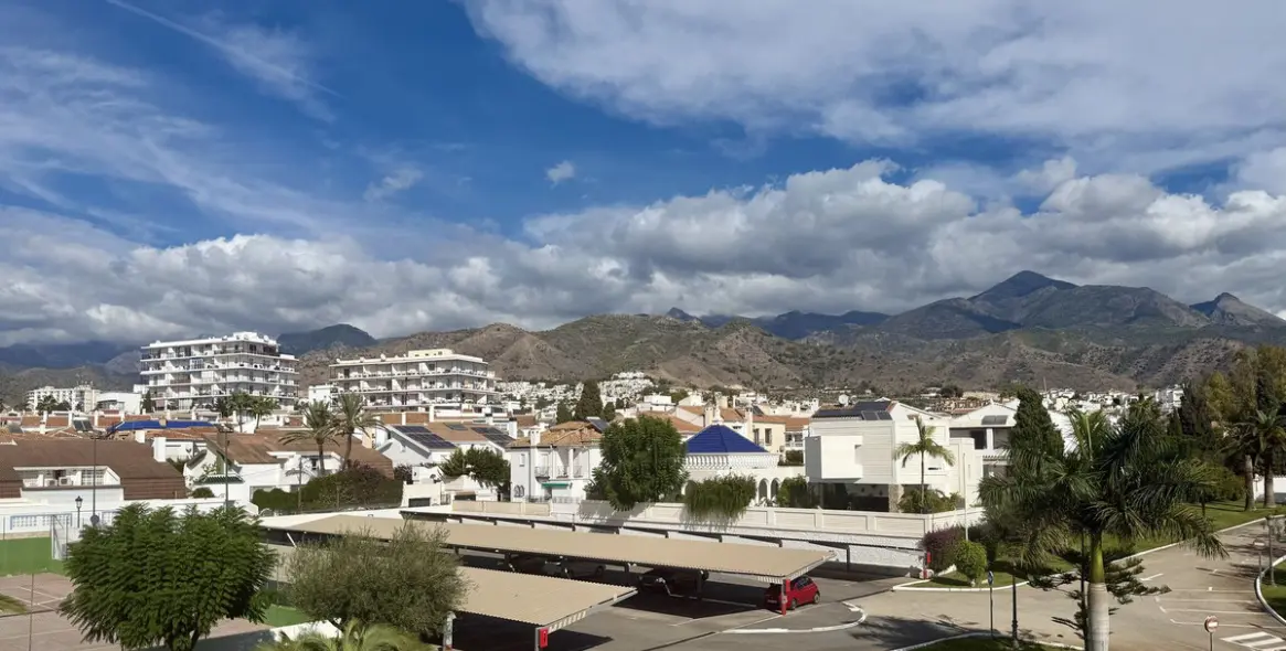 Sale of penthouse in Nerja 12
