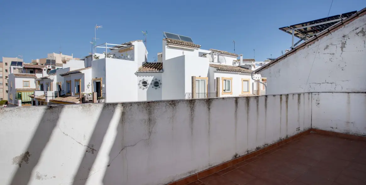 Sale of townhouse in Estepona 2