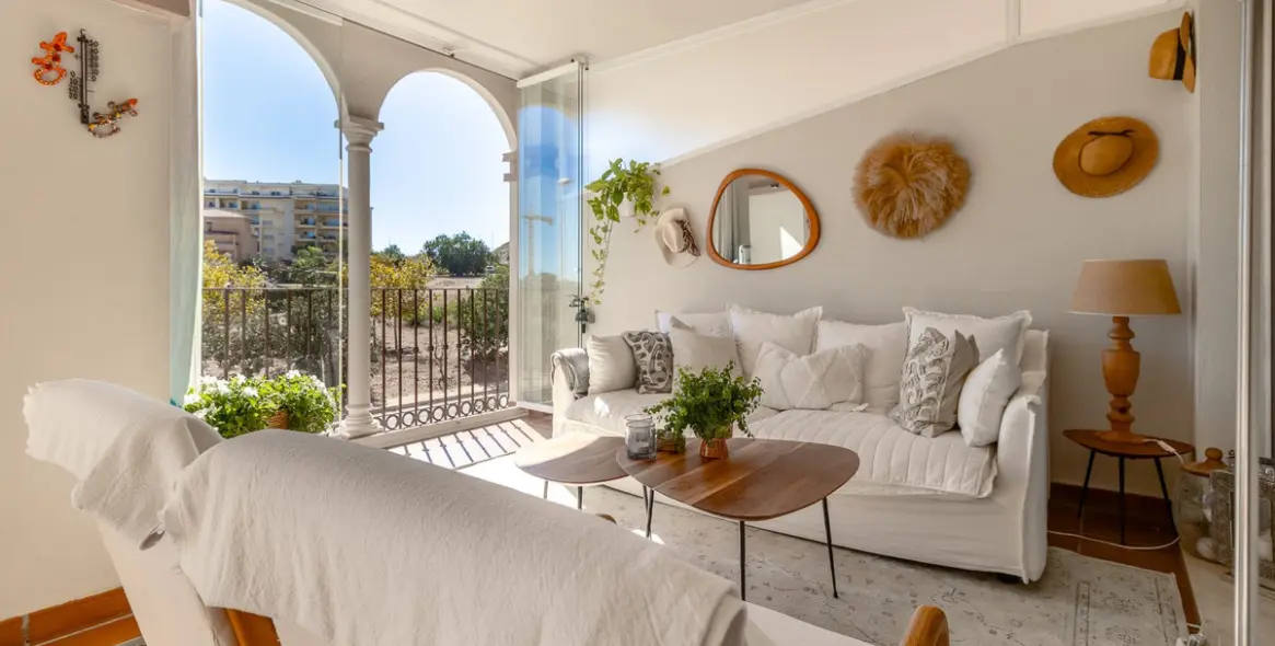 Sale of middle floor apartment in La Cala de Mijas 1