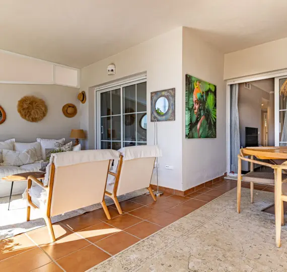 Sale of middle floor apartment in La Cala de Mijas