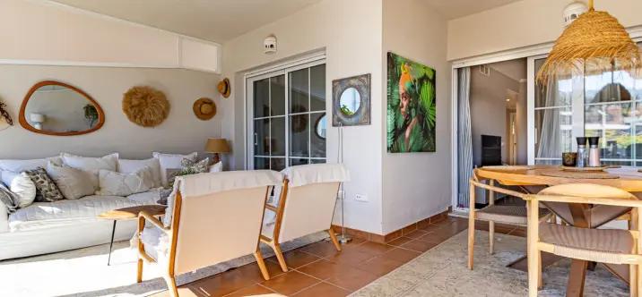 Sale of middle floor apartment in La Cala de Mijas 1