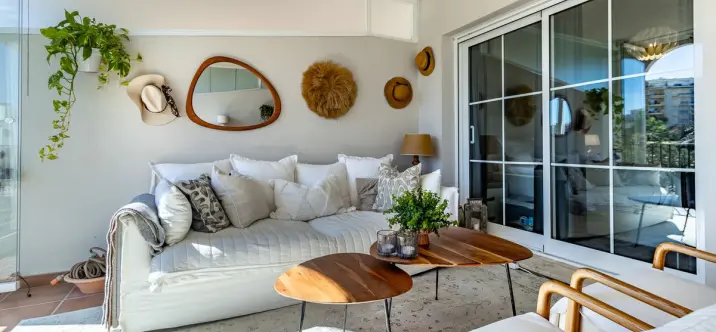 Sale of middle floor apartment in La Cala de Mijas 2