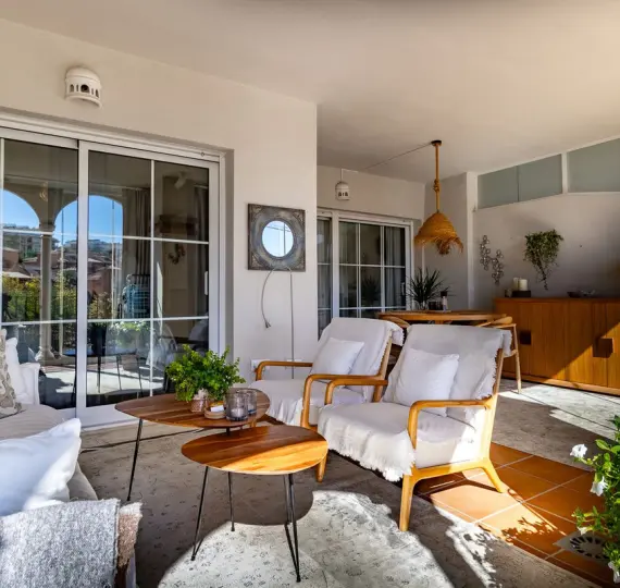 Sale of middle floor apartment in La Cala de Mijas