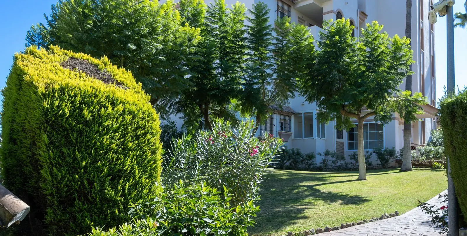 Sale of middle floor apartment in La Cala de Mijas 27
