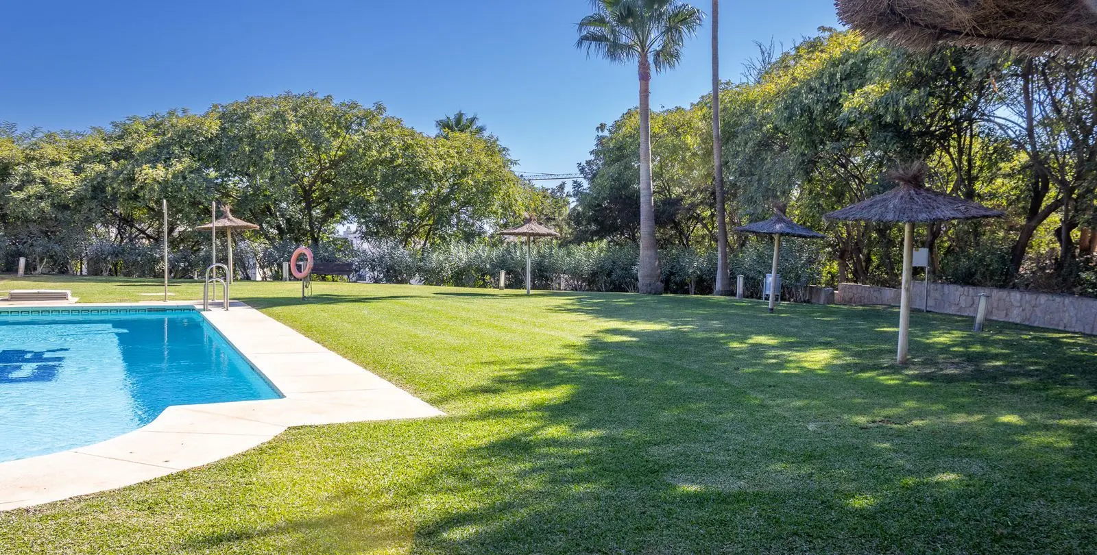 Sale of middle floor apartment in La Cala de Mijas 31