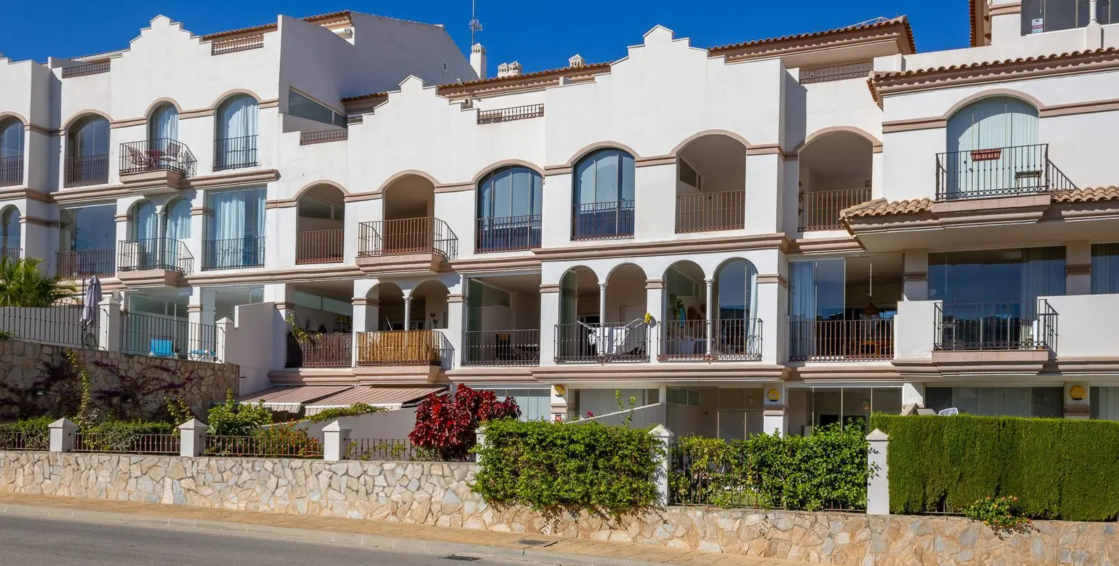 Sale of middle floor apartment in La Cala de Mijas 33