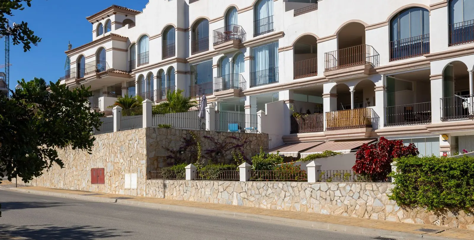 Sale of middle floor apartment in La Cala de Mijas 34