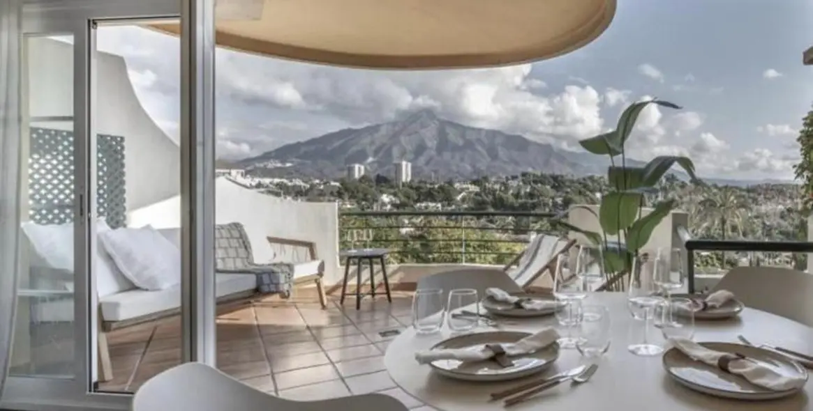 Продажа апартаментов на среднем этаже в Nueva Andalucía 1