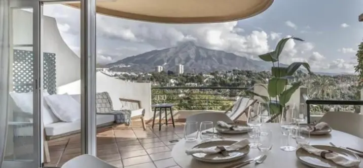 Продажа апартаментов на среднем этаже в Nueva Andalucía 0