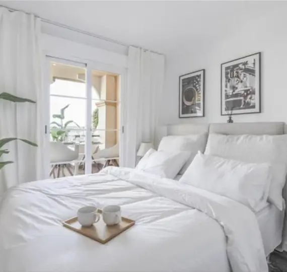 Продажа апартаментов на среднем этаже в Nueva Andalucía