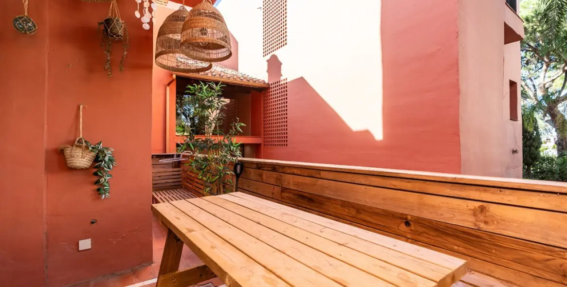 Продажа апартаментов на среднем этаже в Elviria Playa 2