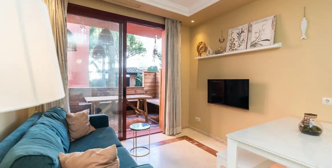 Продажа апартаментов на среднем этаже в Elviria Playa 7