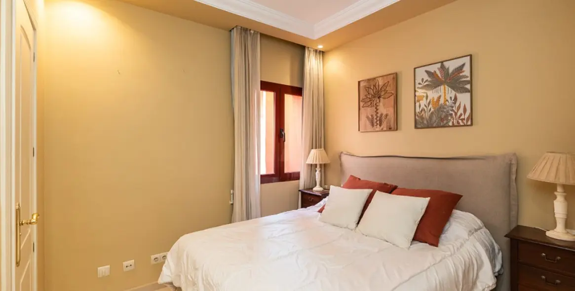 Продажа апартаментов на среднем этаже в Elviria Playa 11