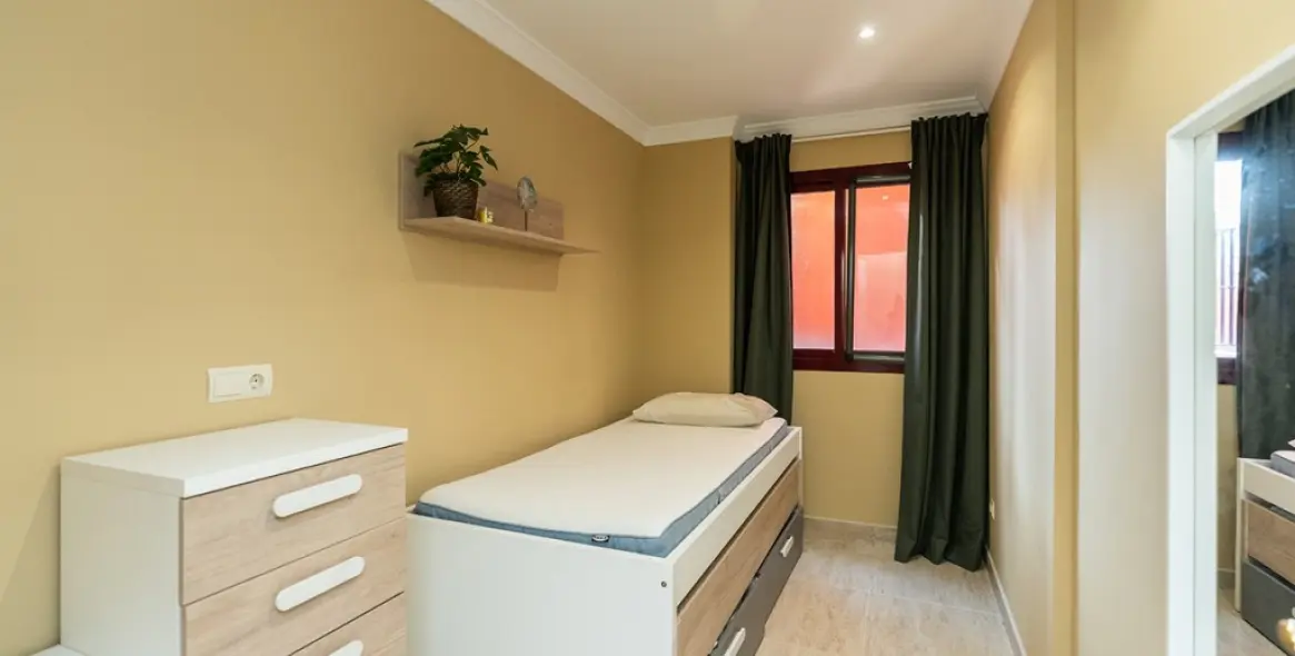 Продажа апартаментов на среднем этаже в Elviria Playa 15