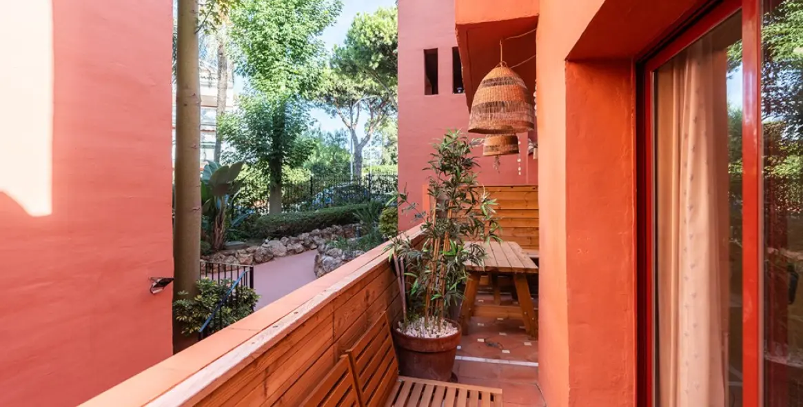 Продажа апартаментов на среднем этаже в Elviria Playa 16