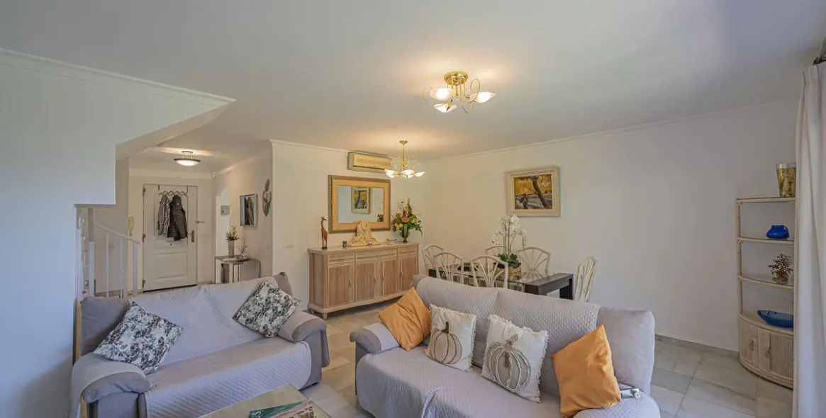 Sale of townhouse in Atalaya 6