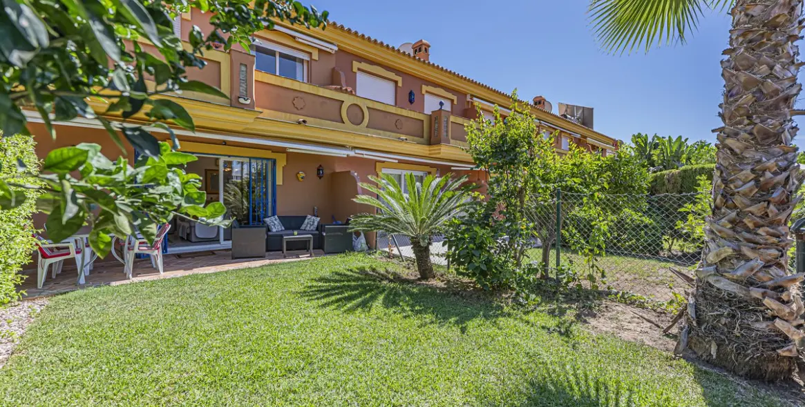 Sale of townhouse in Atalaya 7
