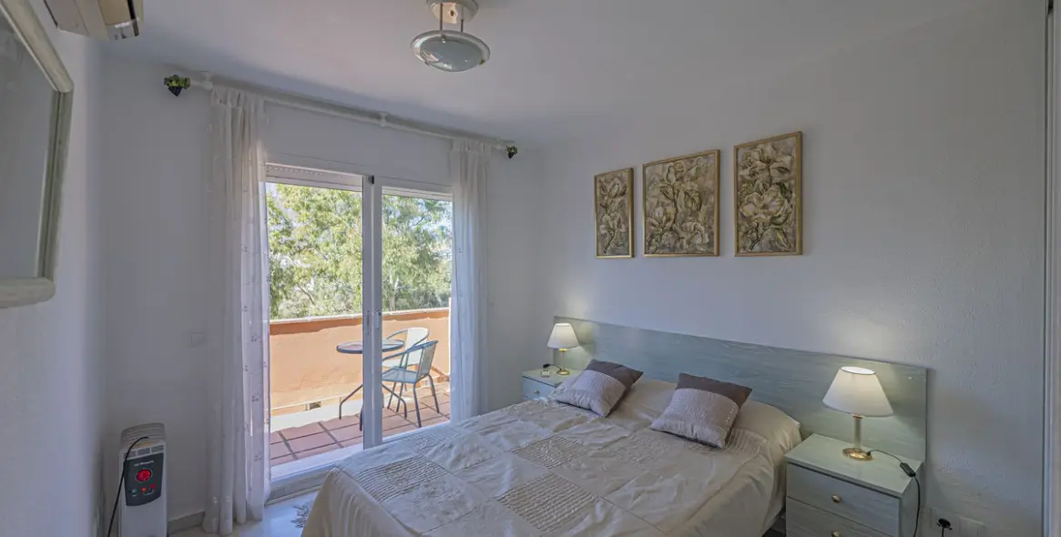 Sale of townhouse in Atalaya 9