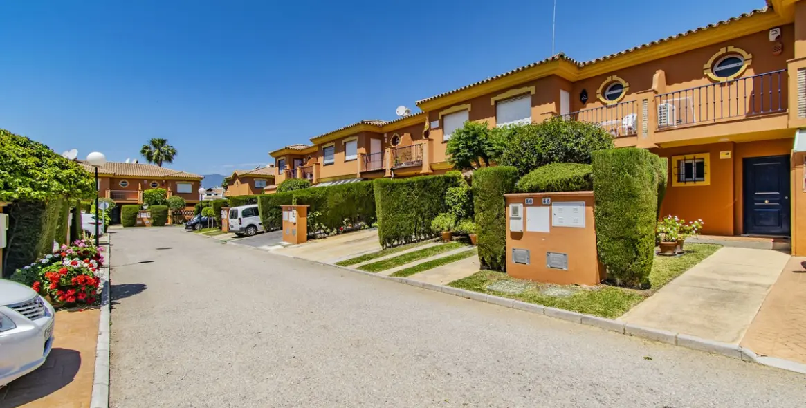 Sale of townhouse in Atalaya 15
