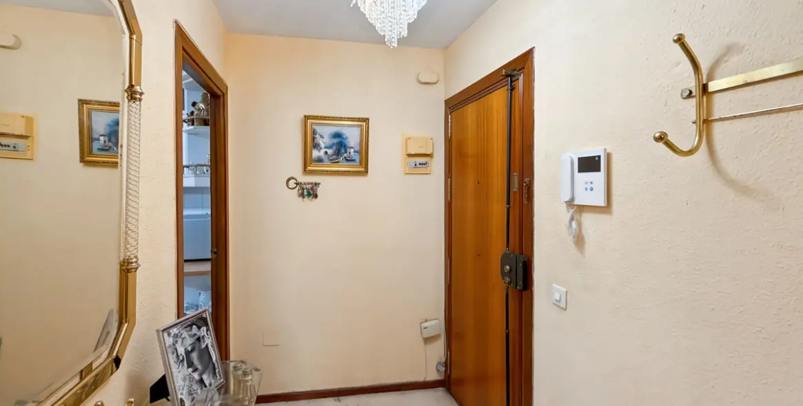 Продажа апартаментов на среднем этаже в Perchel Sur 4