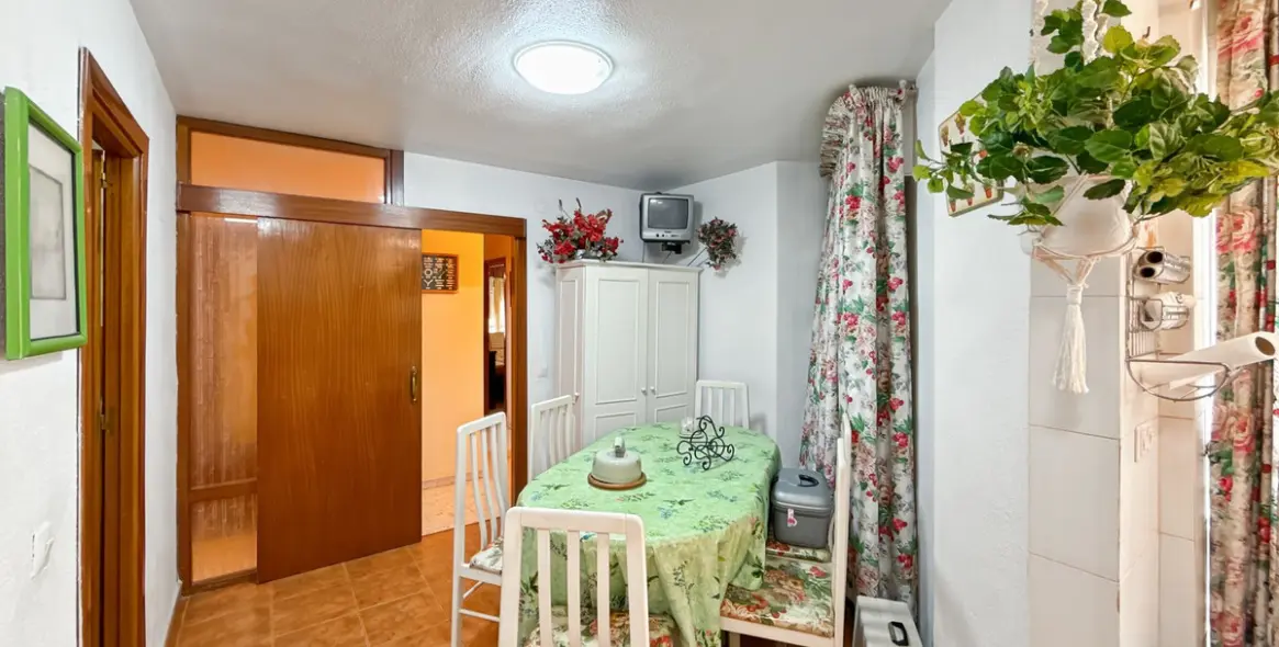 Sale of middle floor apartment in Perchel Sur 21