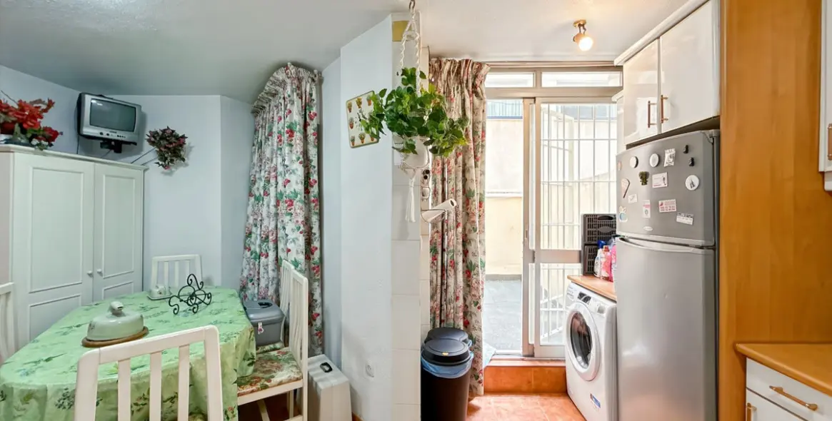 Sale of middle floor apartment in Perchel Sur 23