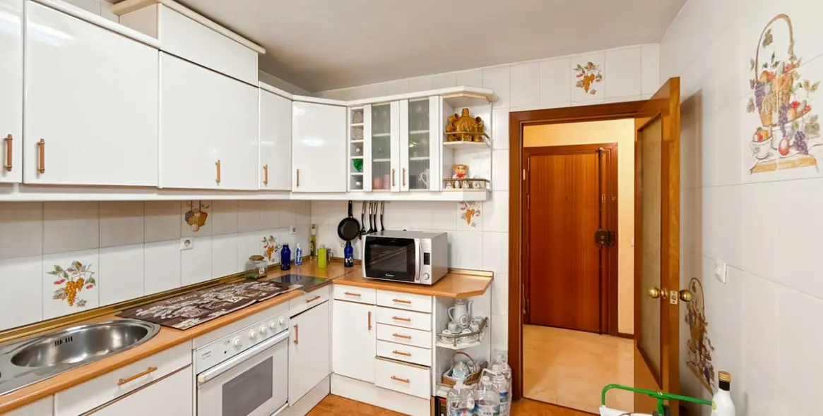 Sale of middle floor apartment in Perchel Sur 25