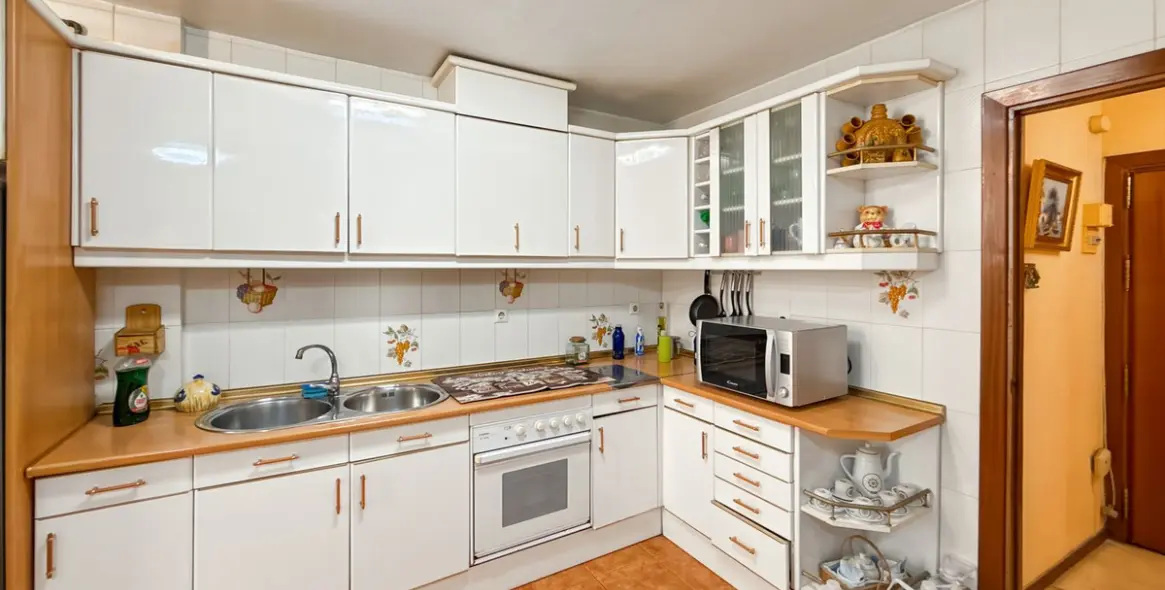 Sale of middle floor apartment in Perchel Sur 26