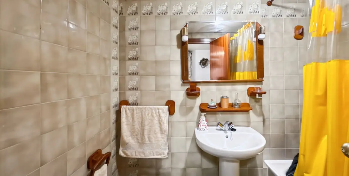 Sale of middle floor apartment in Perchel Sur 35