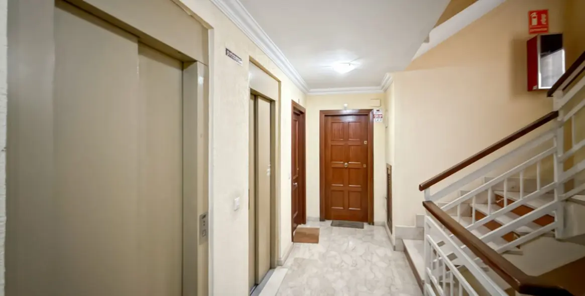 Sale of middle floor apartment in Perchel Sur 36