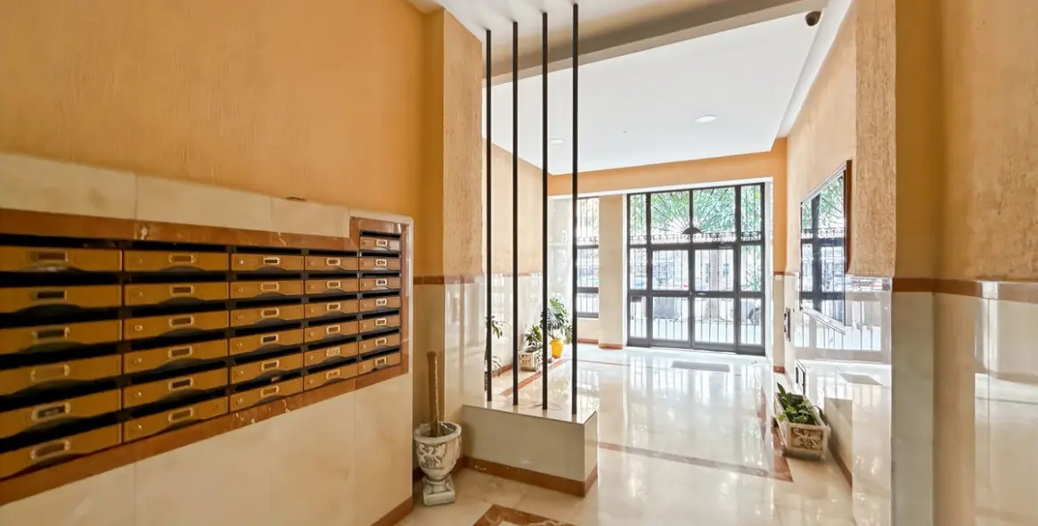 Sale of middle floor apartment in Perchel Sur 44