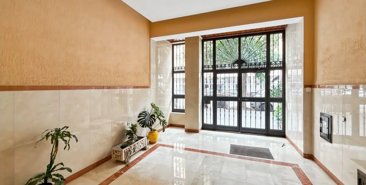 Sale of middle floor apartment in Perchel Sur 47